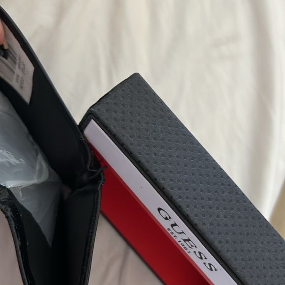 GUESS,MEN’S WALLET, BLACK, TRI FOLD, 9 CREDIT CARD HOLDER,4 HIDDEN COMPARTMENT - Picture 3 of 6